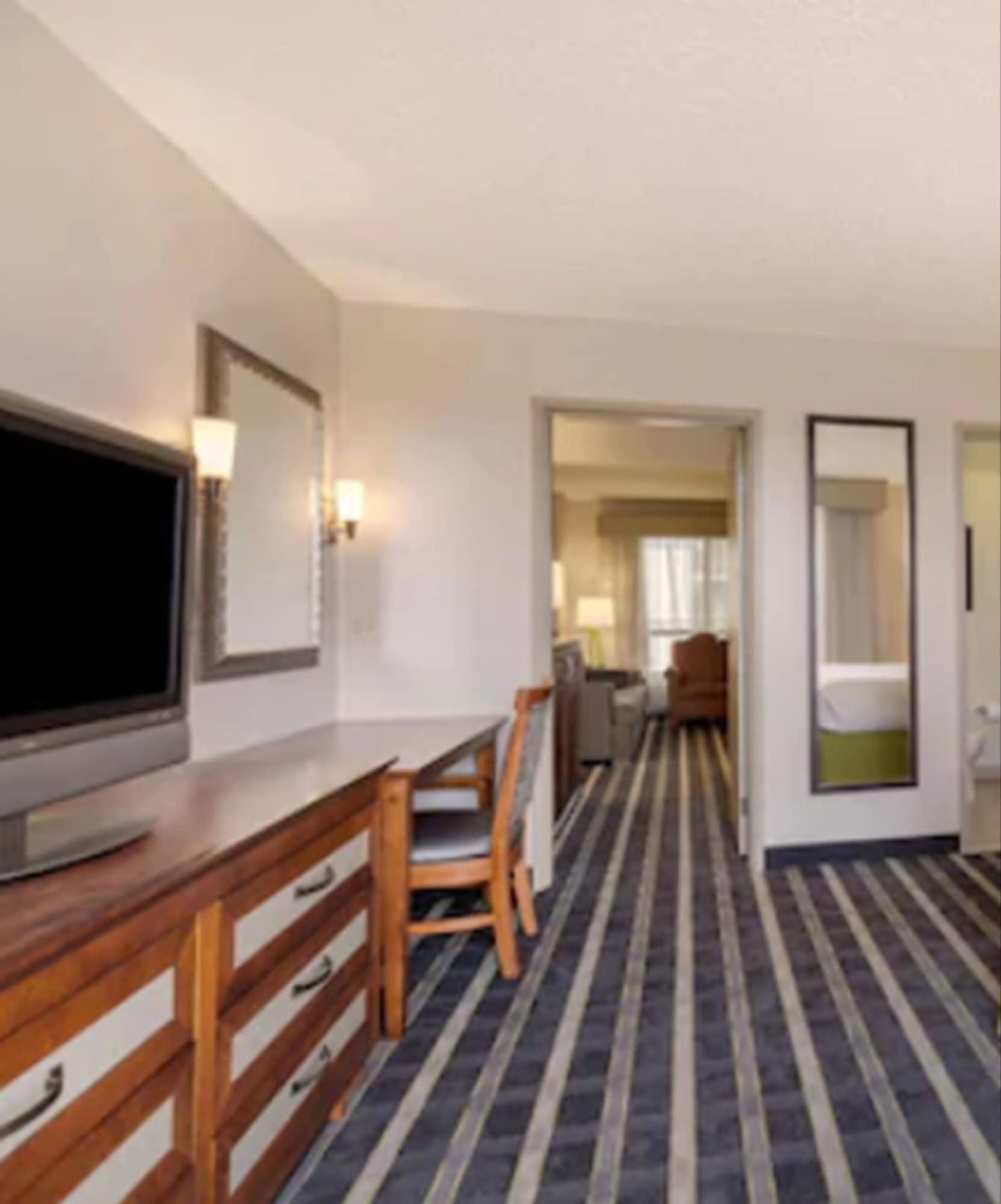Embassy Suites San Francisco Airport - Waterfront Burlingame Exterior photo