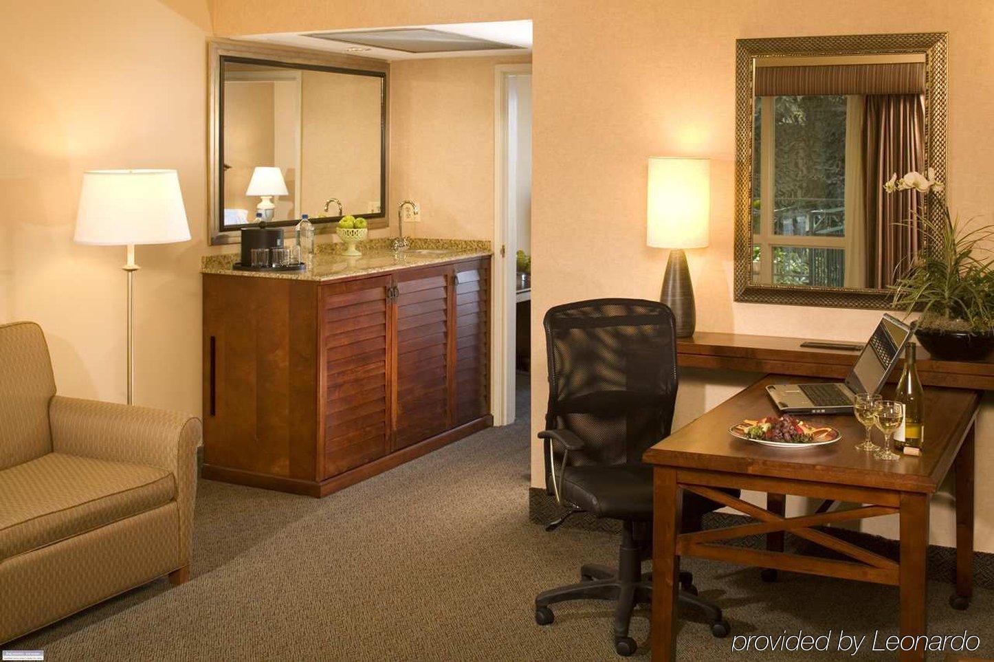 Embassy Suites San Francisco Airport - Waterfront Burlingame Room photo